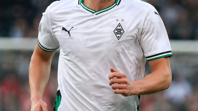 Leeds Eyes Strengthening Defence with Nico Elvedi Transfer